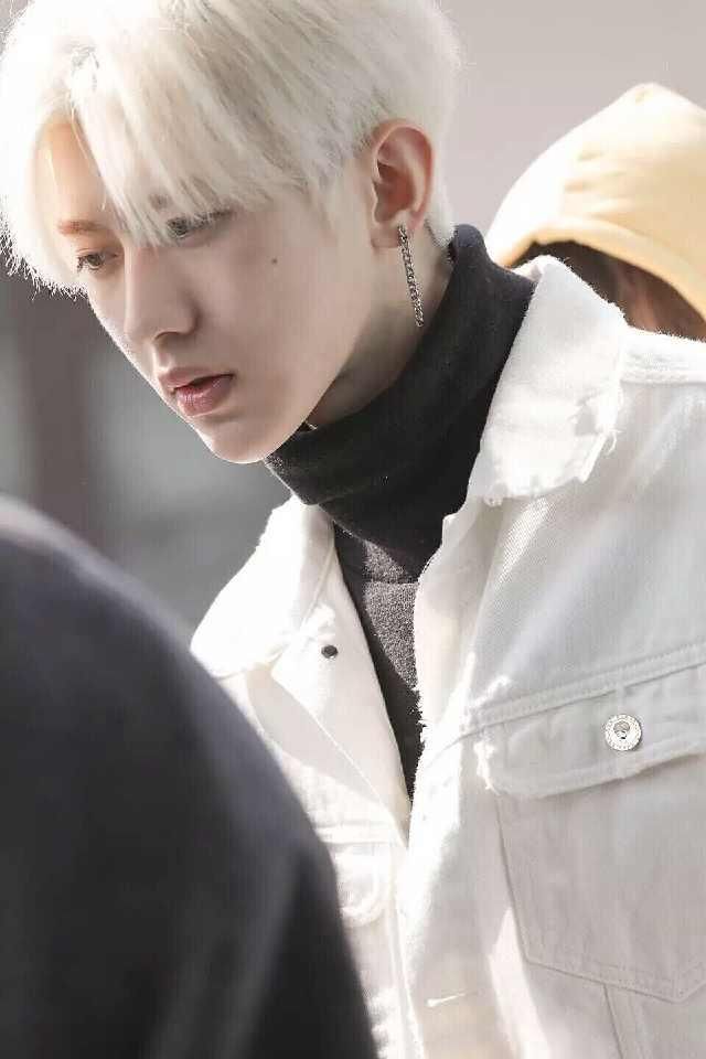 当这些帅气的男明星戴上耳环，会是什么样呢？