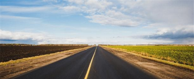 为什么高速公路铺设沥青，收费站却是水泥？看完你就知道了