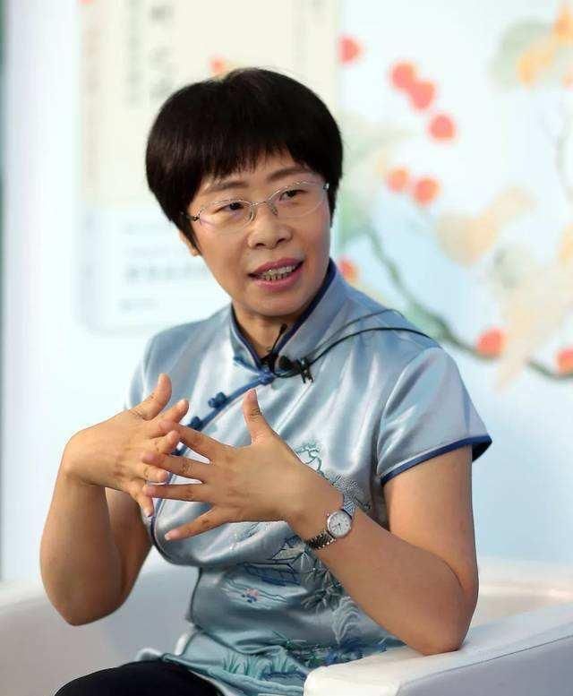  「太多」于丹被人抛弃, 蒙曼开始大放异彩, 她们两者之间有实质