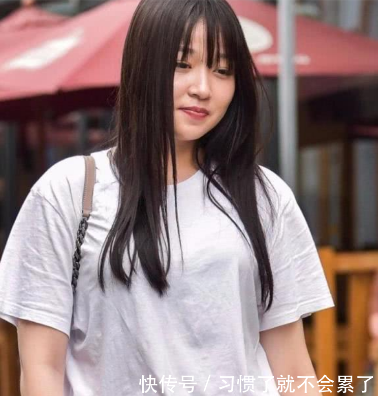 有型又紧致的牛仔裤美女,“筷子腿”看起来够养眼, 舒适也吸睛