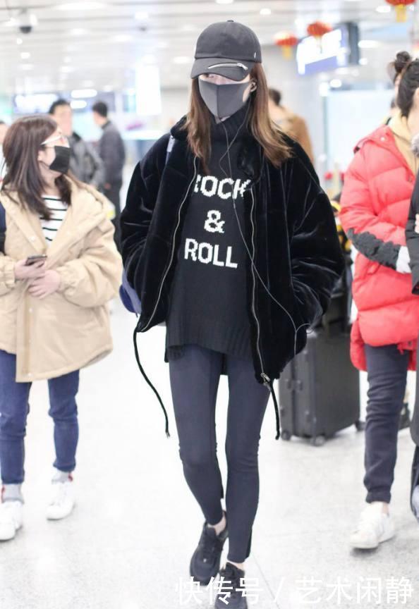 张含韵学江疏影穿健美裤却满屏尴尬！网友：没那身材就别逞能了！