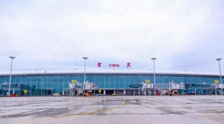  「五粮液」中国两座以白酒命名的机场，一个叫五粮液一个叫茅台