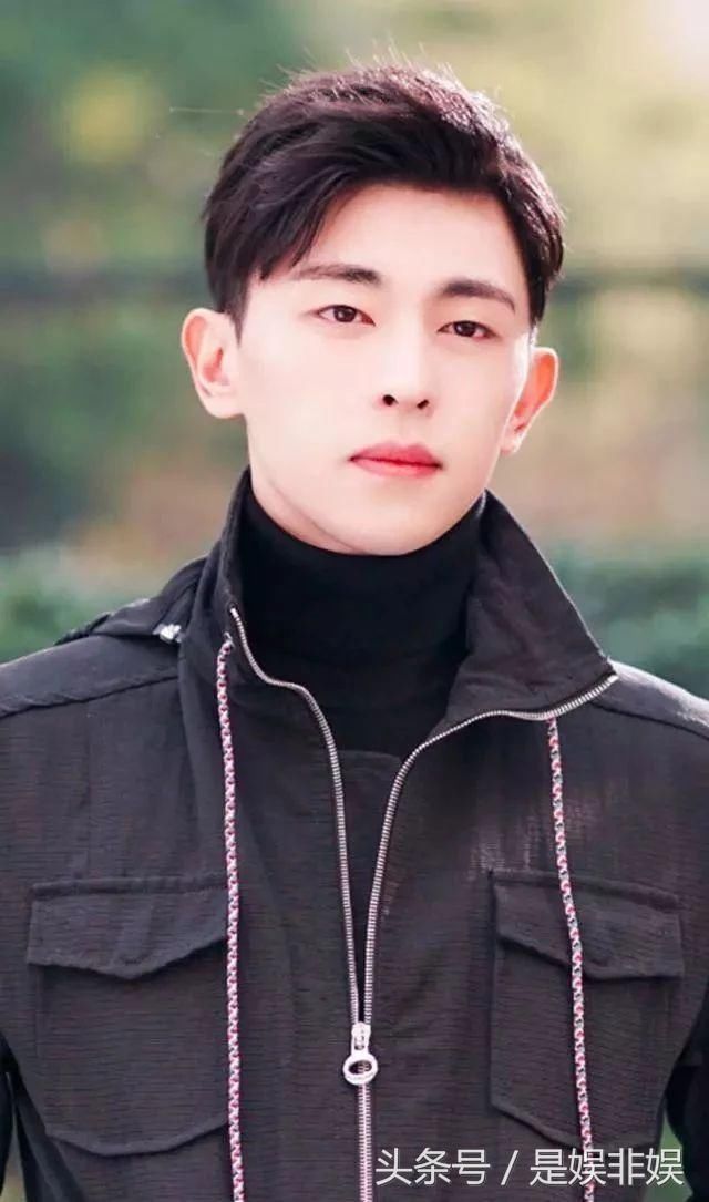 《一千零一夜》邓伦的十五套衣服，第七套贵气，第十套最帅！