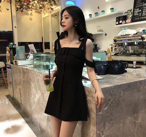 时尚轻奢小黑裙，潮流街头，气质宴会，show动吸睛超有范