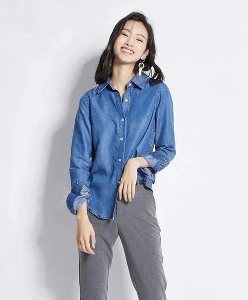  「气色」今年流行“经典蓝”质感穿搭，提亮气色显品味