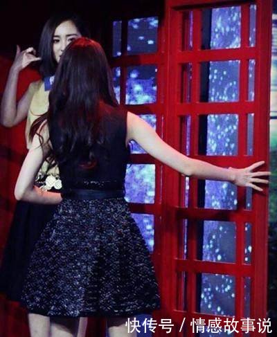 热巴、杨幂活动现场大玩“壁咚”，网友的注意力却都在热巴鞋子上