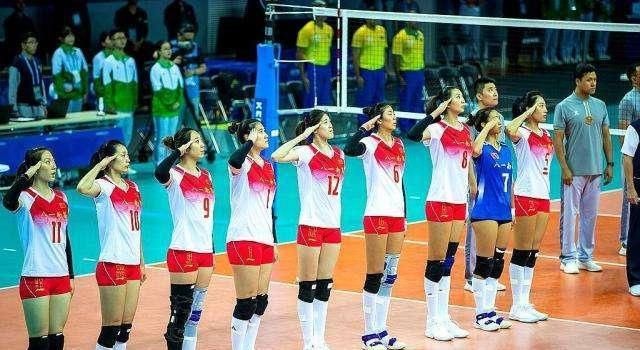 『军运会』军运会美国女排队员似大妈 体型肥硕小肚子明显 真是来打球的吗?