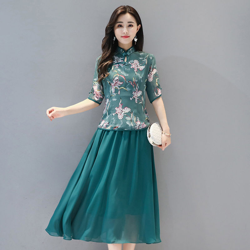 哥哥结婚，53岁妈妈穿这，高雅旗袍裙!风韵犹存，简直惊艳全场