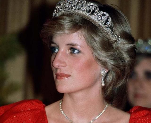 戴安娜王妃的经典发型,不仅是王室的风向标,更是世界的时尚偶像