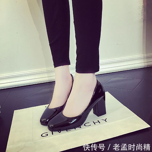  「热情」高跟鞋不同的颜色显示出不同的气场，你是热情似火的那款吗