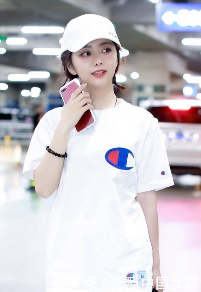 『少女』圆脸赵丽颖撞上谭松韵,同扎马尾,这才是“少女脸”的最高级形式