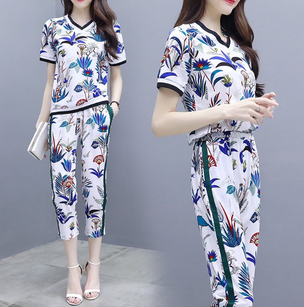 马上7号就立秋了，连衣裙靠边站，新版初秋套装来袭，迷人更显瘦