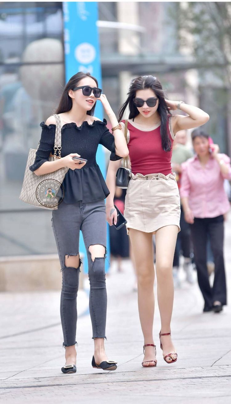 夏天必备的破洞牛仔裤， 凉快好看还能凹造型