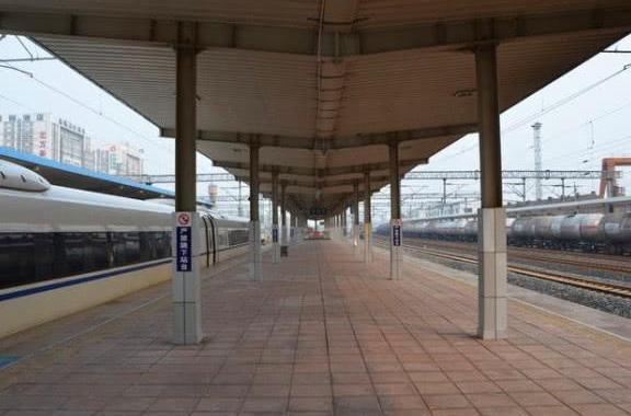  「大站」为什么现在一些火车站不能买站台票了？那怎么送老人坐