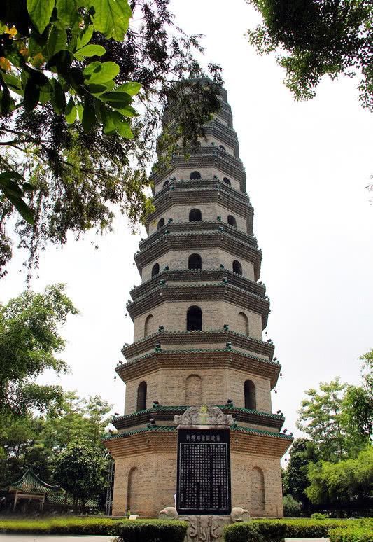 元旦旅游热点：畅游南宁青秀山，品味广西纸包鸡