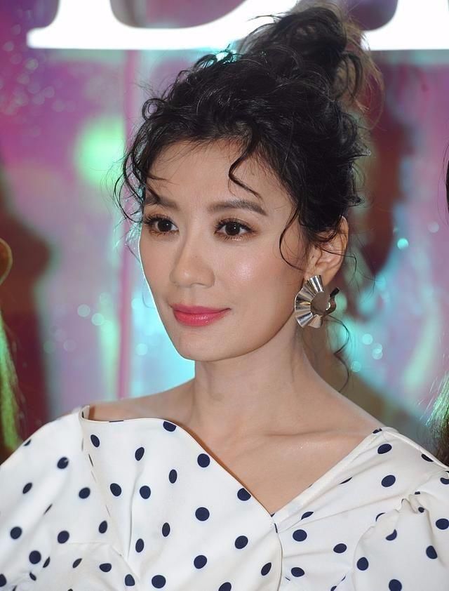 给发型师加工资，贾静雯泡面头，可爱气质炸裂！