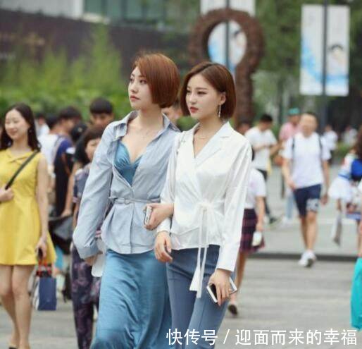 街拍图1两位小姐姐成熟知性美,图3小姐姐俏皮可爱