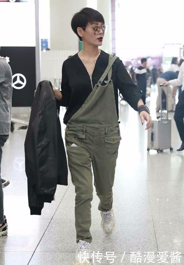 宁静穿这么紧身的裙子，没看到一点赘肉，真羡慕她的身材！