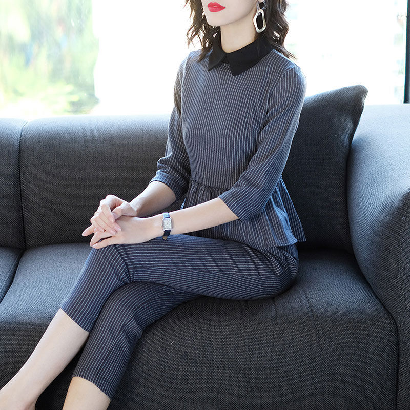 7080后的女人自带知性美，九月就穿这样的气质套装，优雅减龄