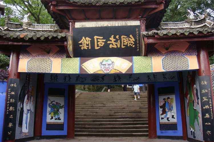 重庆出现一座“鬼城”，白天人山人海，夜里却空无一人十分阴森！