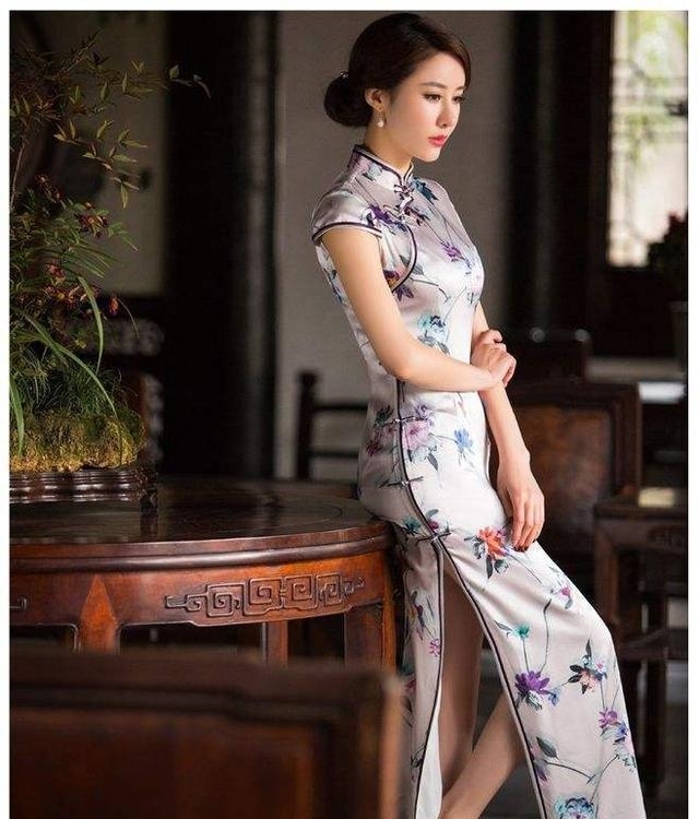  #选择#穿好旗袍并不难, 借鉴下面三点, 穿出旗袍的美