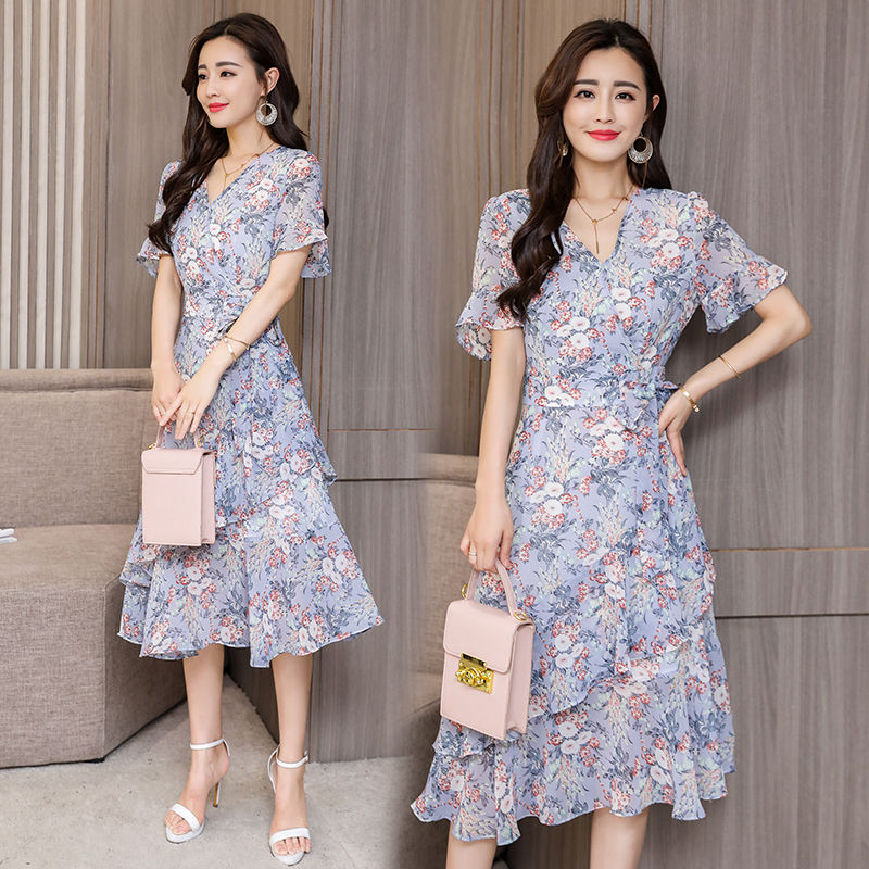 瞧瞧下面这个女人，好身材尽显无遗，妩媚又性感~