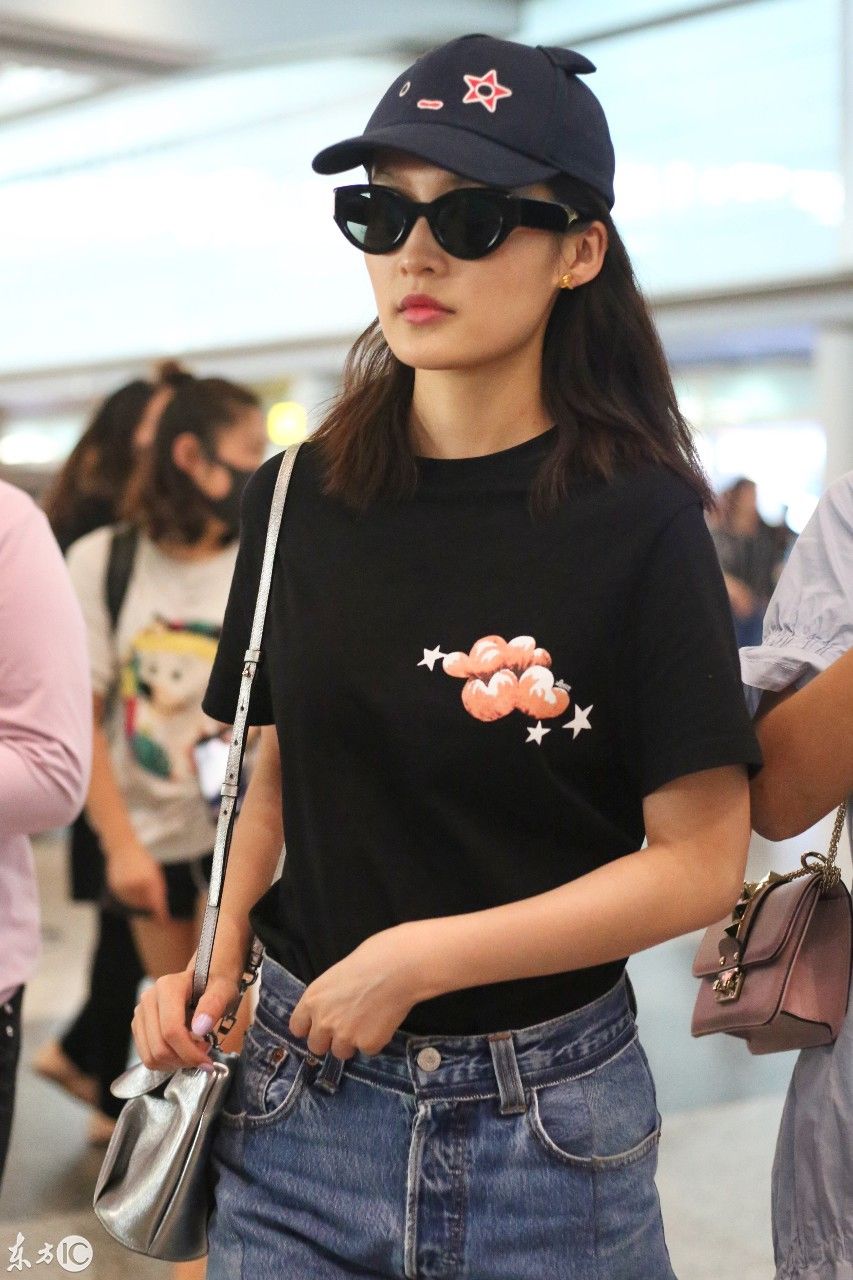 李沁版“香妃”即将出现 机场休闲穿搭还是遮不住的甜美