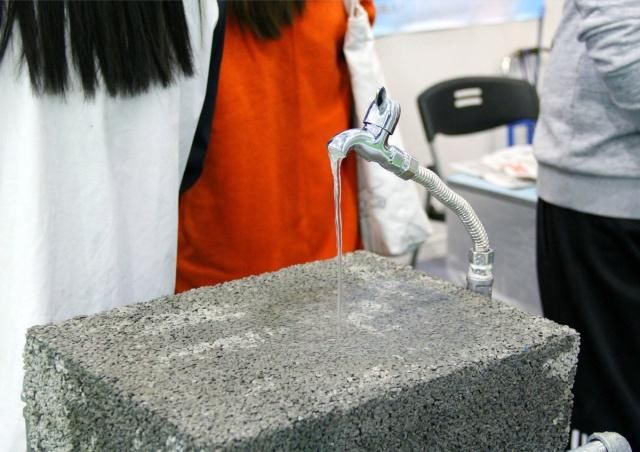  「农村自建房」农村自建房谁还铺水泥地？现在流行这种混泥土，