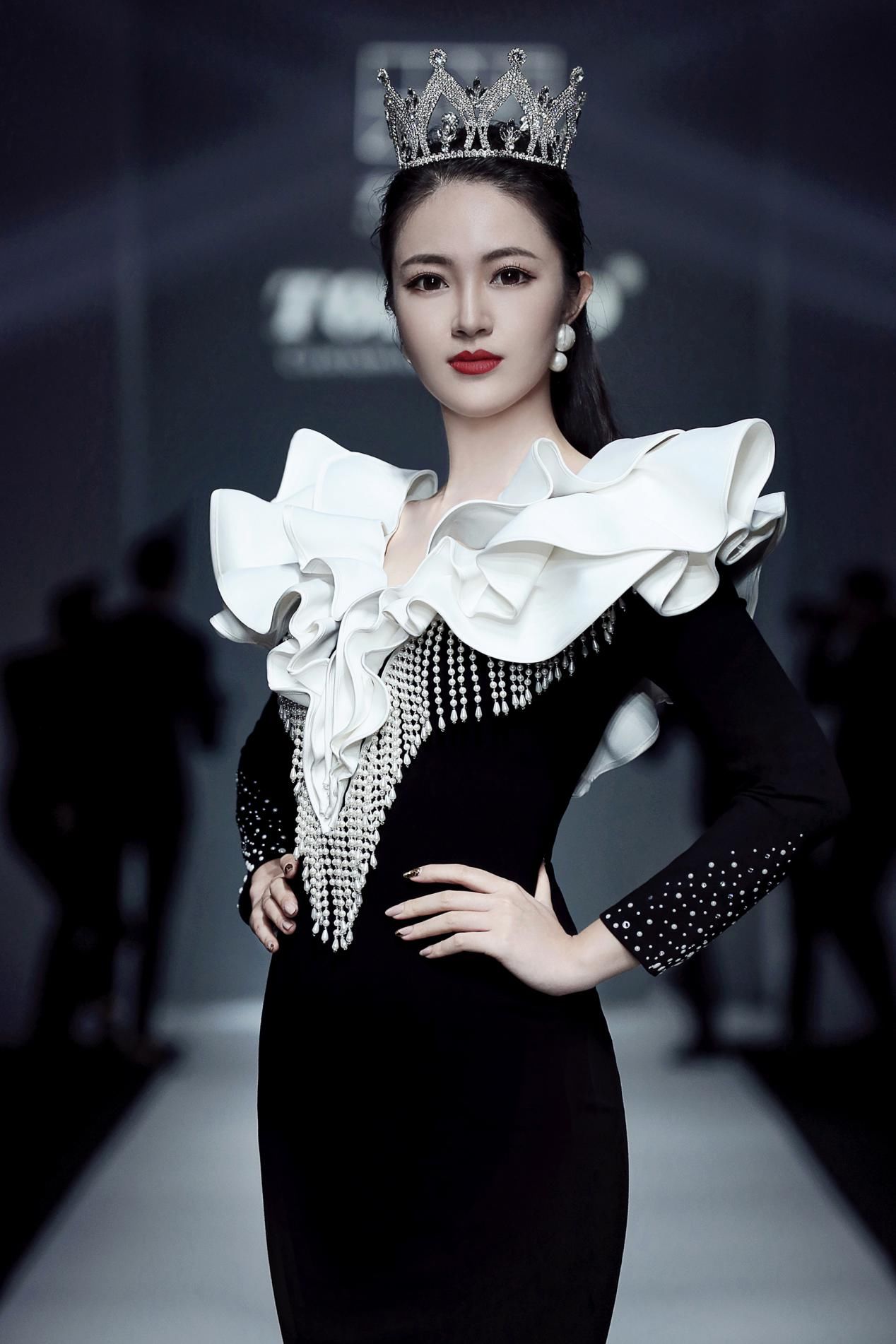  「行者」AW20中国国际时装周“重构?逆行者的2020”TOP CEO|大浪时尚小镇
