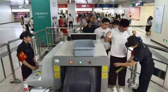 火车上为何会有推销员，他们是什么人？现在终于知道了！