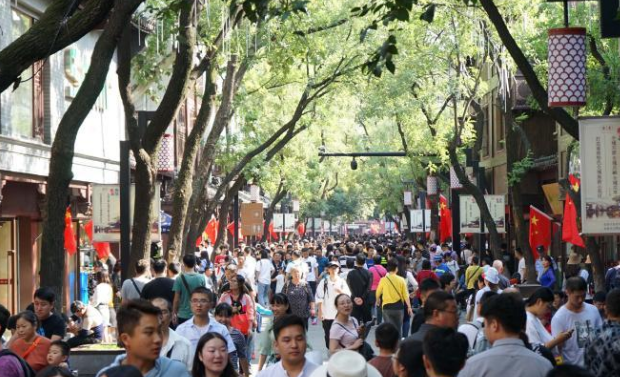 南京人气最高的景区，每天游人如织，网友：看景还是看人？