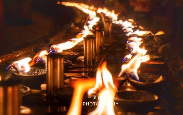 7吨多黄金，镶5448颗钻石和2000颗宝石的佛塔，令人惊艳