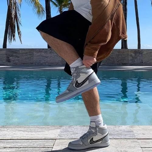 「联名」内部爆料Dior x AJ1联名本周将公布抽签,众星上脚,欧美要延期发售?