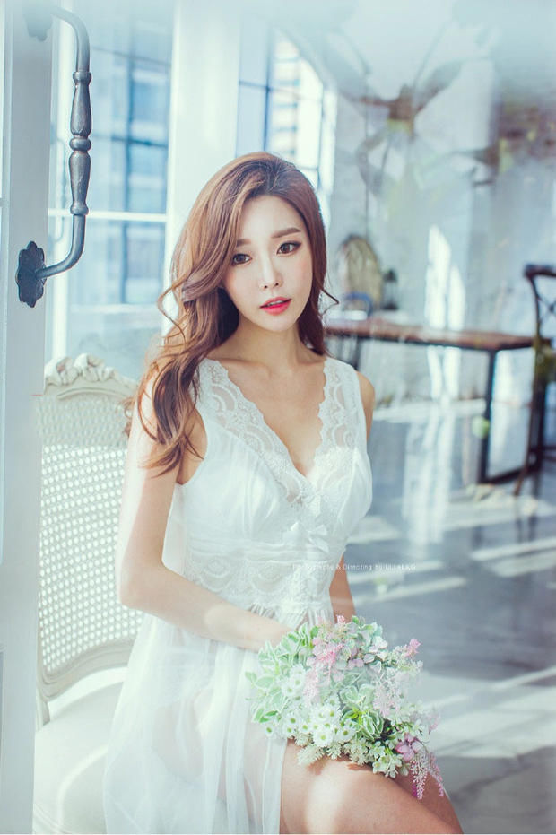 韩国女教师将透视装的性感演绎的超越 张馨予 柳岩 刘亦菲