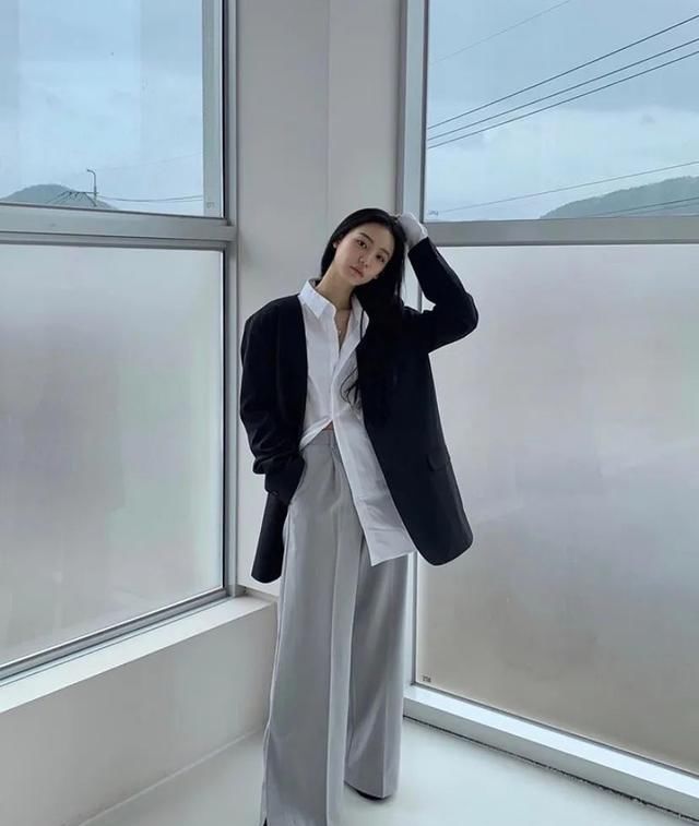  「春天」西装+吊带，春天这样穿太气质了！