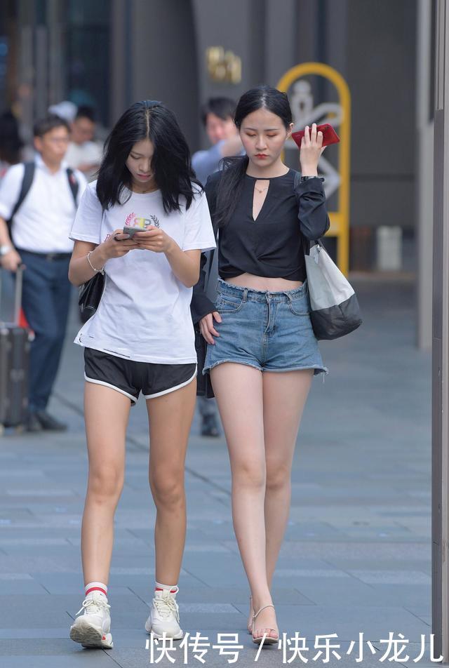 再次@一年四季都在穿的短裤再次证明:只有和光腿搭配,才是最佳CP