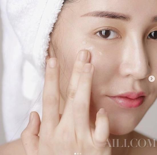 正确:开工也要戴口罩口罩后要正确护肤