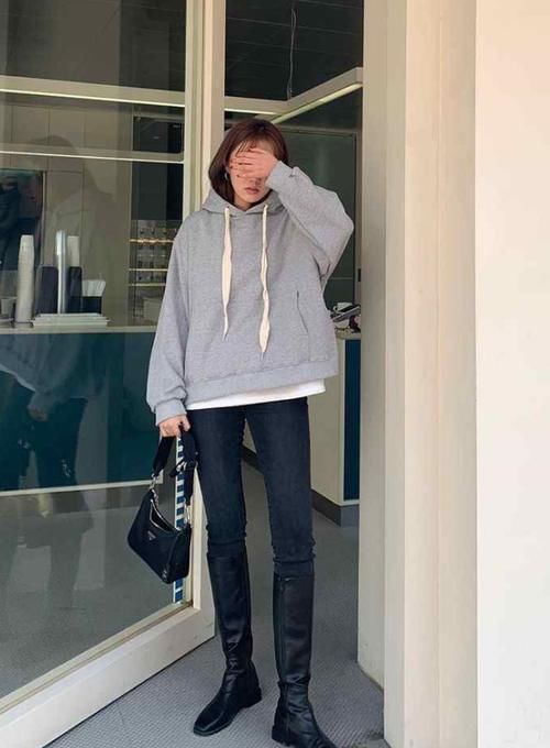  卫衣穿■2020年卫衣记得这样穿，轻松get少女感