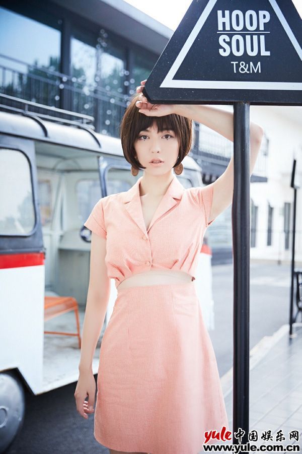 吕佳容波波头似精致洋娃娃 秒变十八岁少女感满满