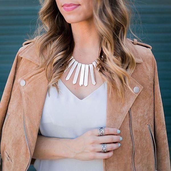 “平价”vs“高级” 她们佩戴的首饰，一月买三次都不破产，但件