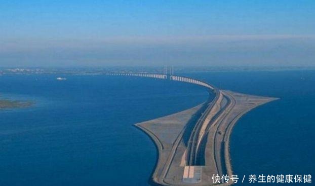 世上最“怪”的跨海大桥，只修建了一半，汽车行驶到海洋中会消失