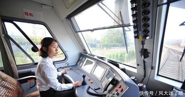  「睡觉」火车一开就是几十个小时，司机是如何坚持的？难道他们