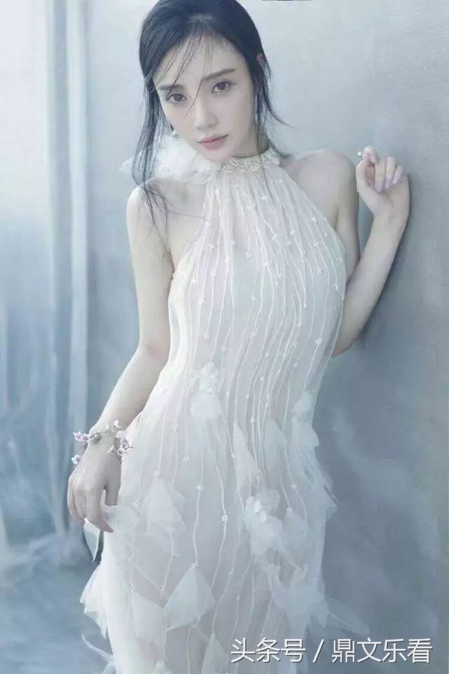 李小璐本来整的挺美挺性感的 还不满足结果整容过度导致脸部扭曲