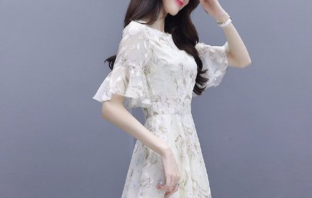 40岁老婆太会打扮了，穿这“撩人裙，高雅又减龄，美到让人销魂