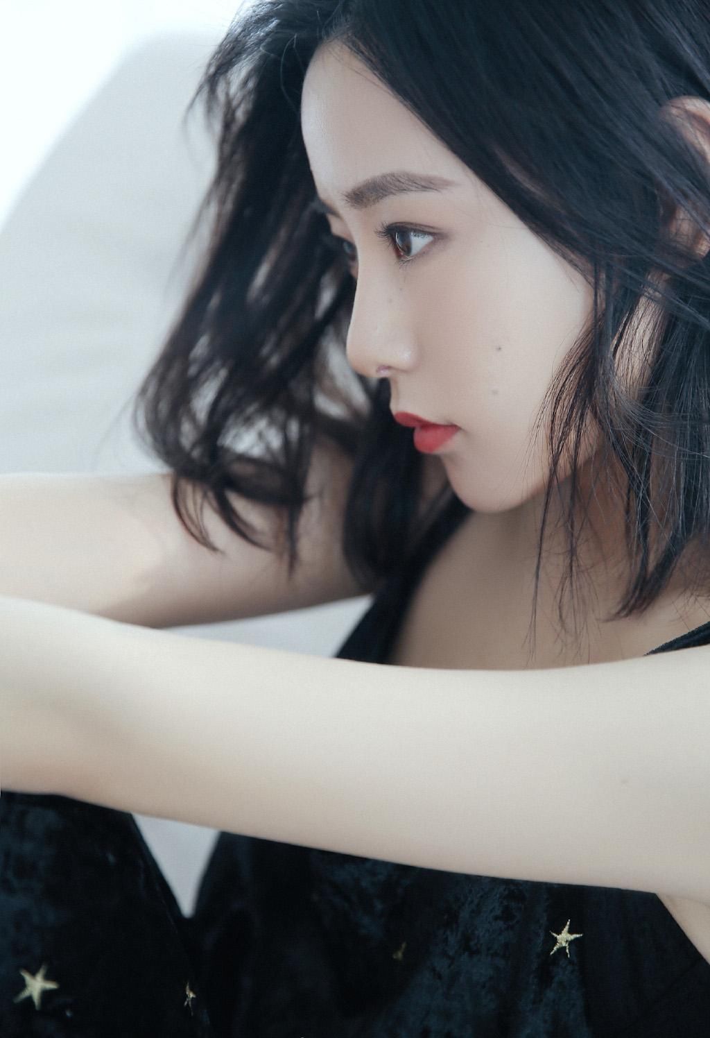 极品少妇美女吊带睡衣风情诱惑写真