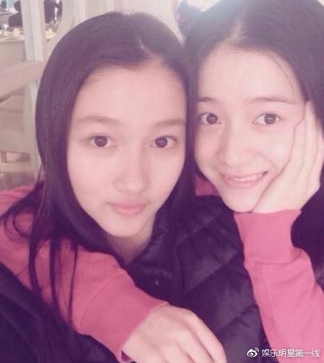 尴尬！张雪迎连衣裙撞衫迪丽热巴，网友：没有胖迪好看！