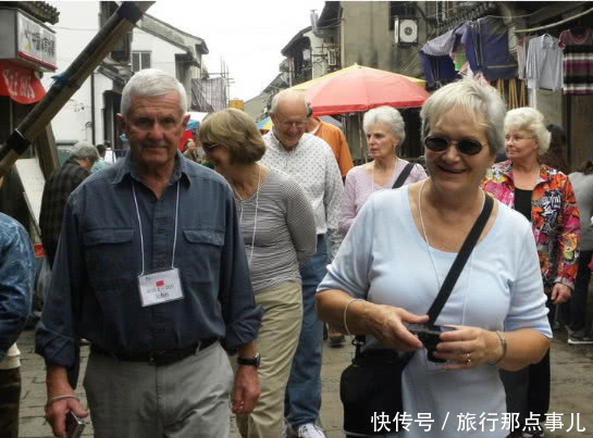 外国美女争相来中国旅游，听到真实目的后，中国网友：以后别来了