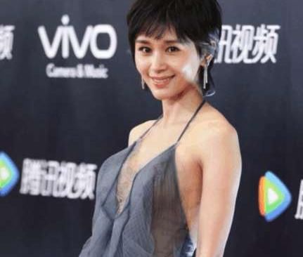 欢乐颂的曲筱绡-王子文，一身吊带透视裙装打扮，网友：一饱眼福