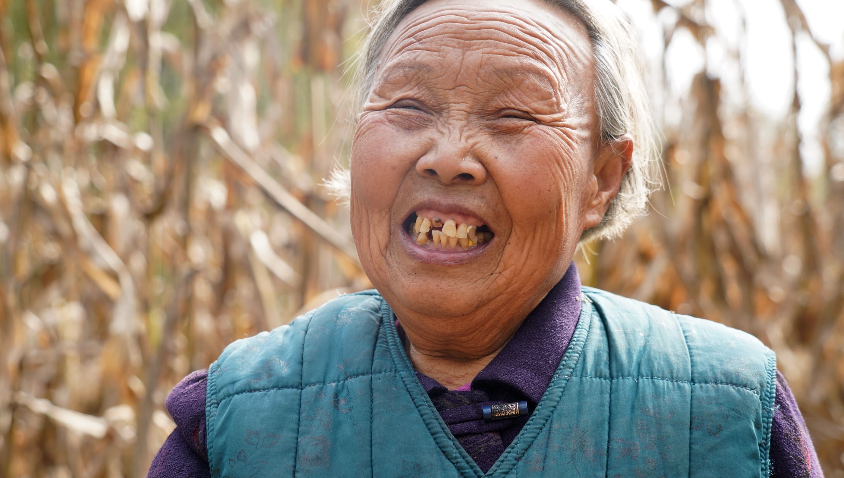  「山西」山西76岁农村老人，守着3间瓦房1条小溪不离开，咋回事