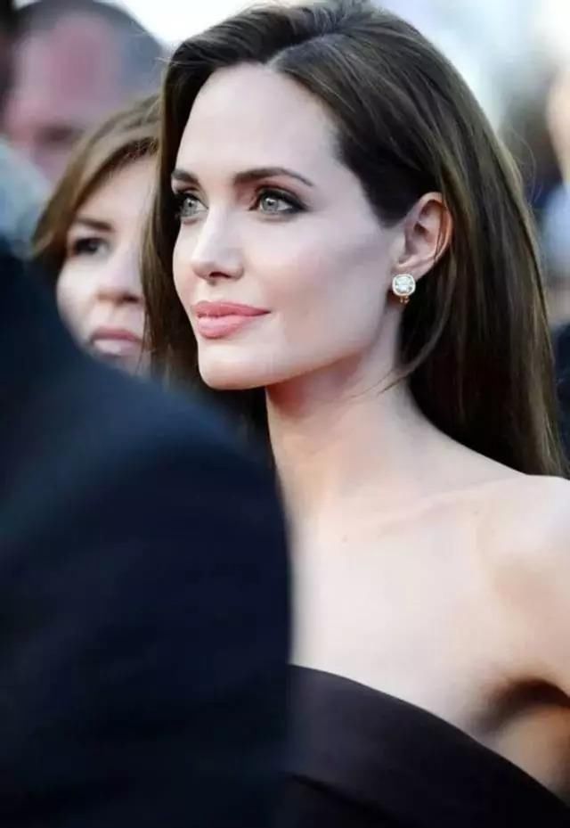 杨紫与朴信惠同框比美!一直被指颜值不高的她，这次靠珠宝逆袭?